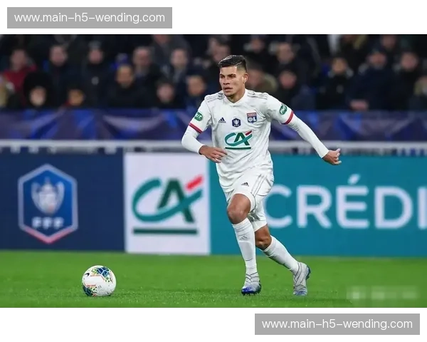 朗斯若取胜将登顶榜首 巴黎在雷恩失利让争冠格局再生变数